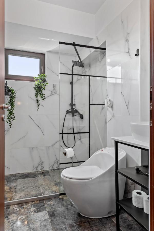 בוקרשט Cozy Special City Center - Old Town Apartment With Terrace מראה חיצוני תמונה