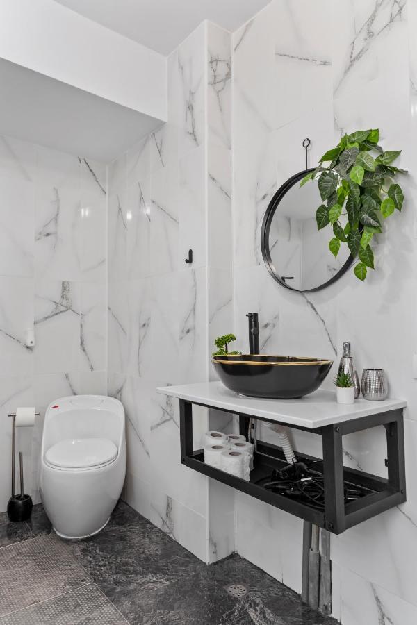 בוקרשט Cozy Special City Center - Old Town Apartment With Terrace מראה חיצוני תמונה